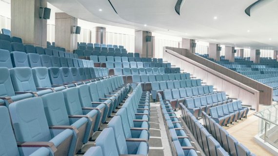 Studi Kasus: Transformasi Akustik di Auditorium & Ballroom Akustik