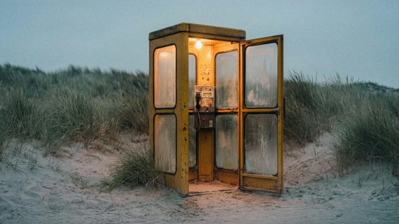 Bising Ganggu? Phone Booth Kedap Suara Solusinya!