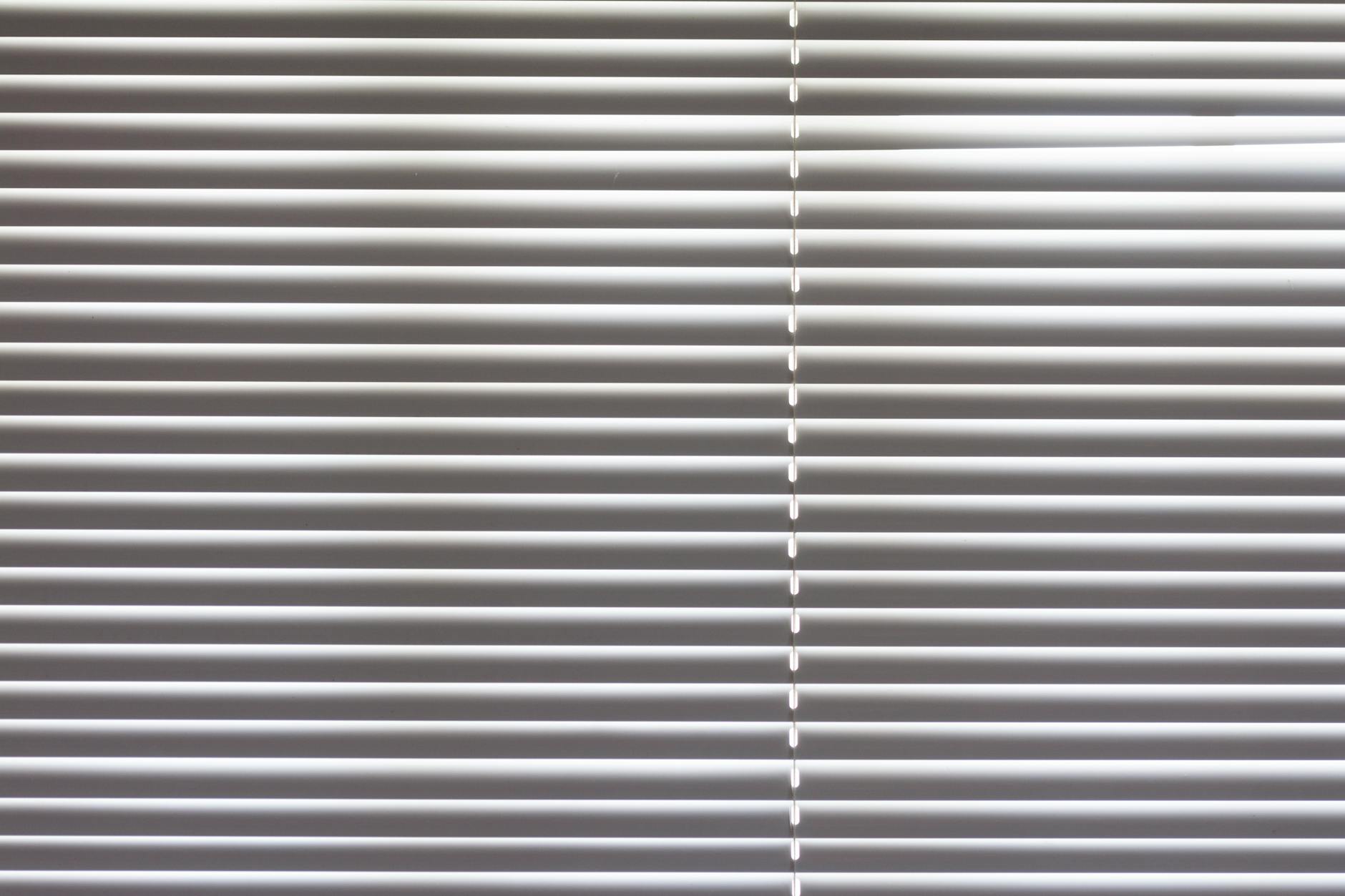 Gambar ruangan dengan peredam suara untuk mengurangi kebisingan