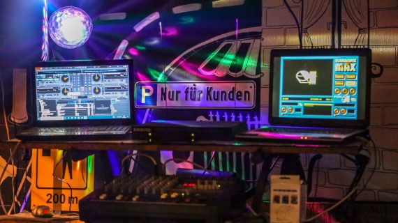 Jasa Setting Karaoke Profesional untuk Acara Perayaan yang Mengesankan