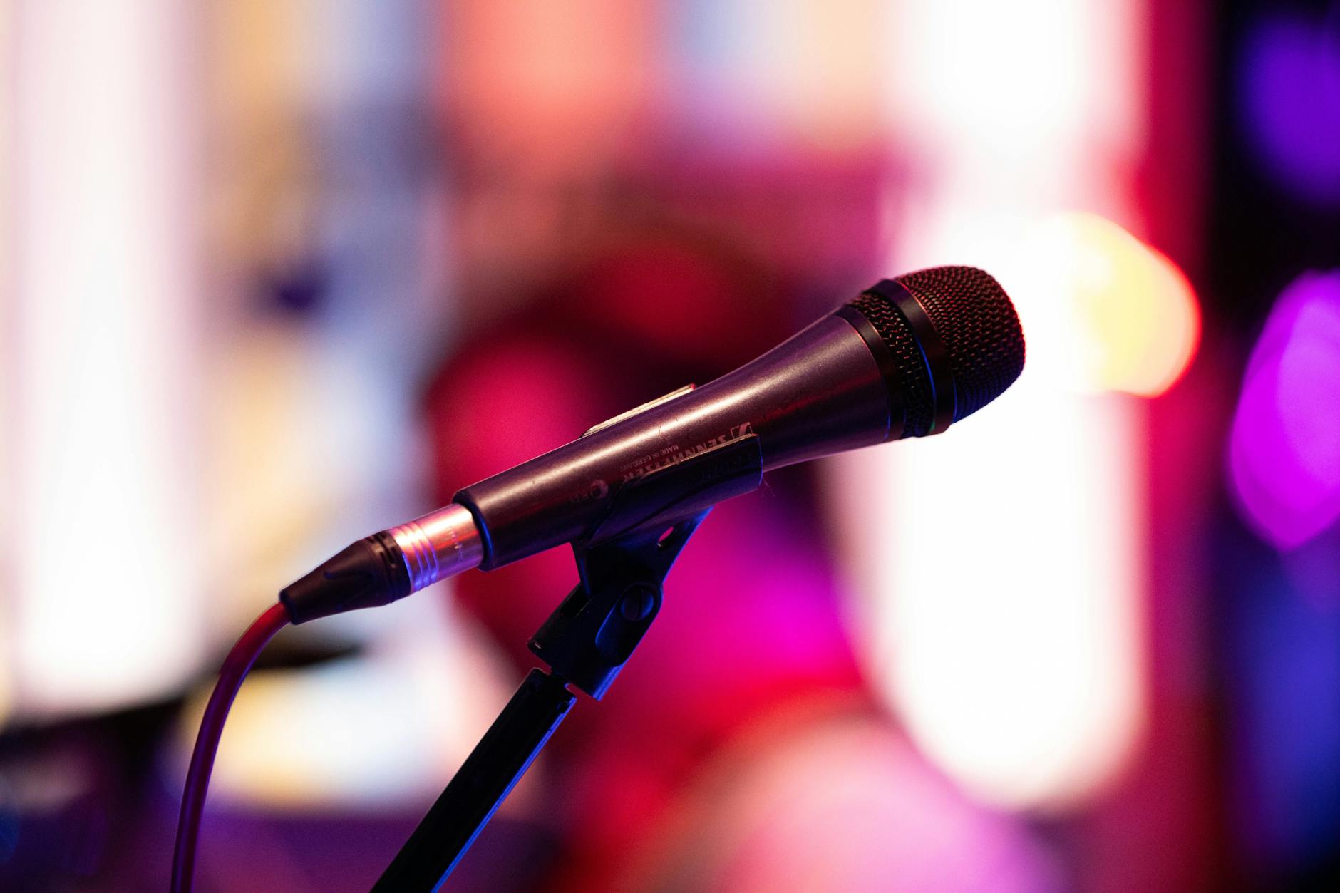 Ruang karaoke kedap suara untuk nyanyi tanpa gangguan